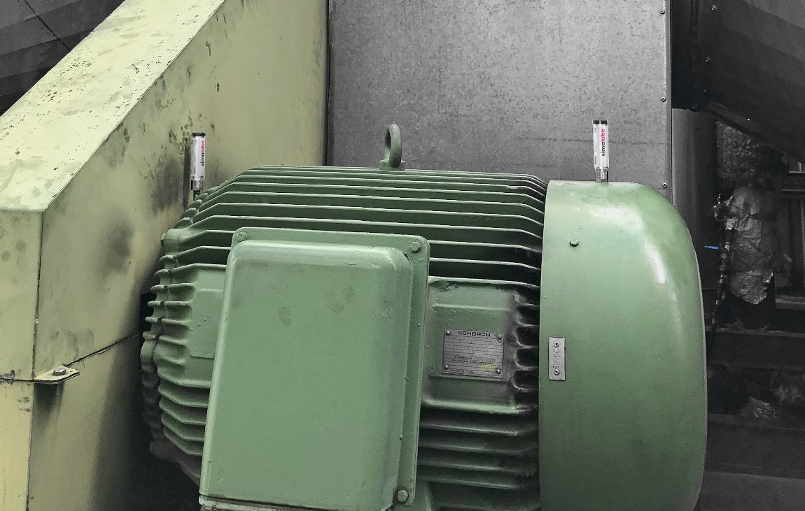 Two simalube lubricators 15ml lubricate an electric motor of a fan.
