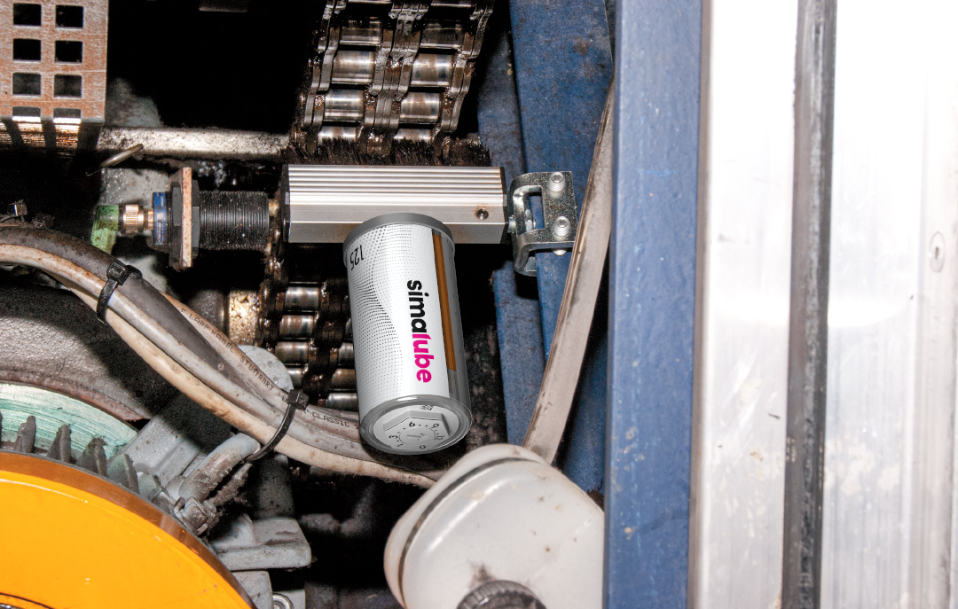 The chain of an escalator is automatically lubricated and cleaned at the same time with the simalube lubricator 125ml.