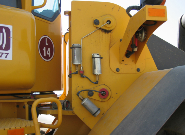 Several simalube lubricators automatically and continuously lubricate an excavator.